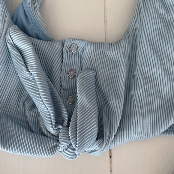 Front tie bikini - Picture 2 of 2